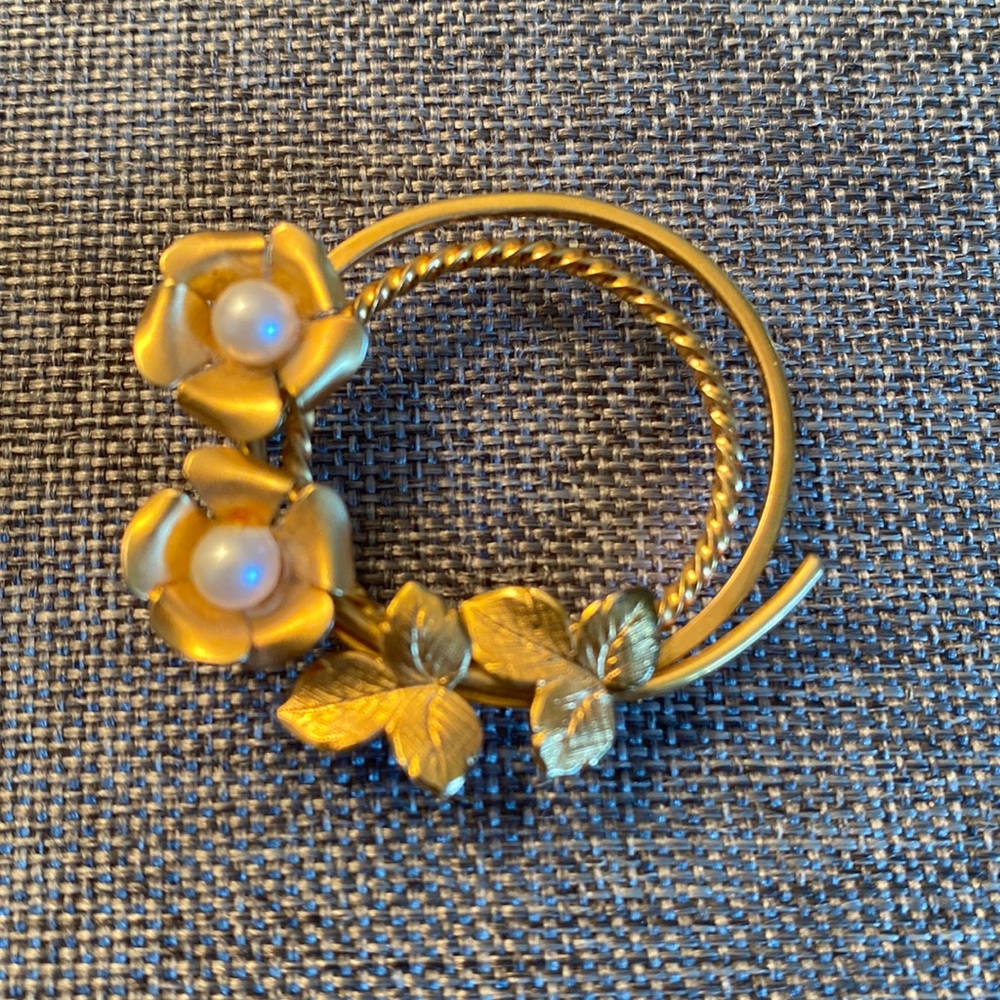 Vintage Gold and Pearls Floral Brooch